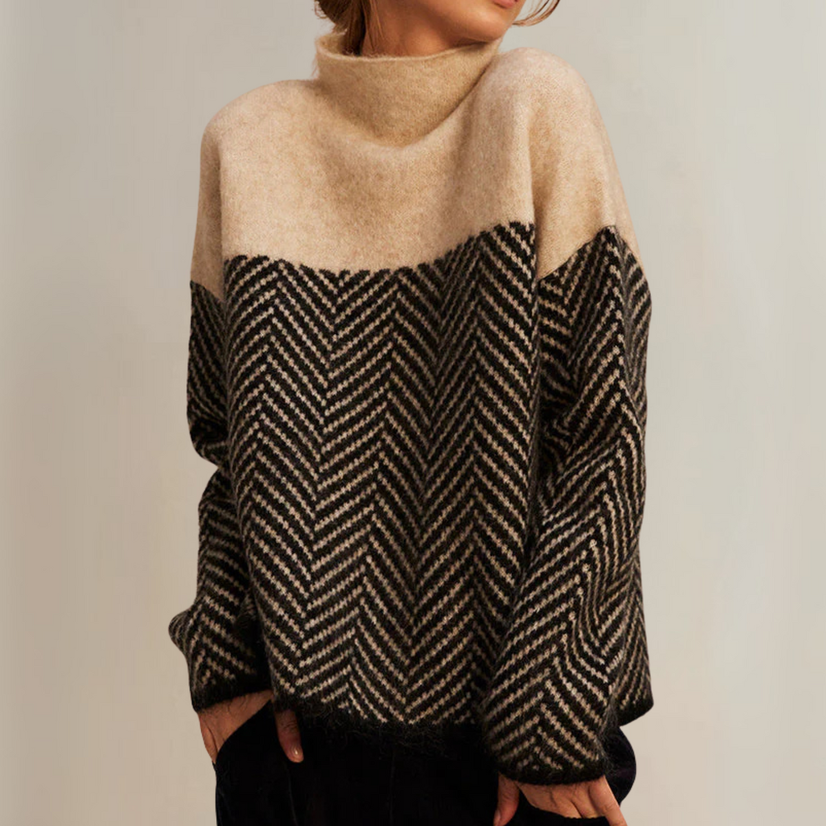 Nóra – Magas nyakú elegáns póló